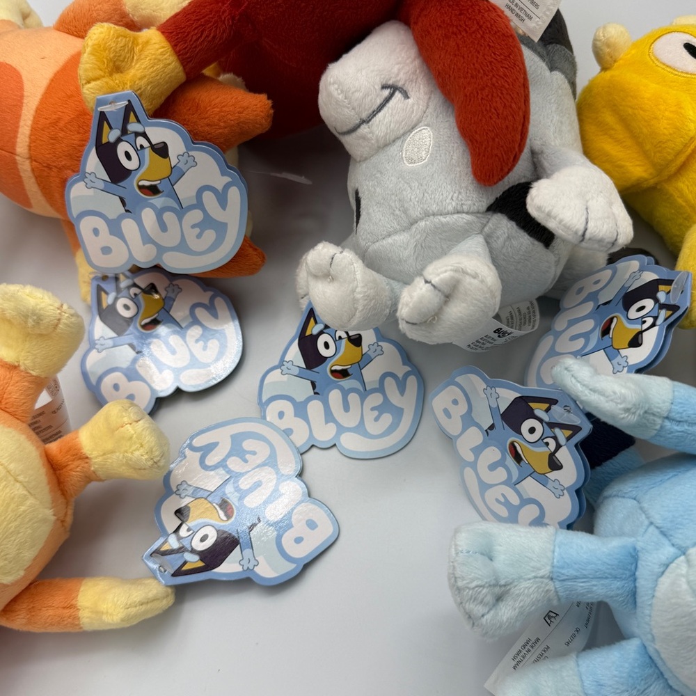 Bluey 6" Plush Lot of 6 Bluey, Bingo, Rusty, Lucky, and Muffin - Picture 5 of 7